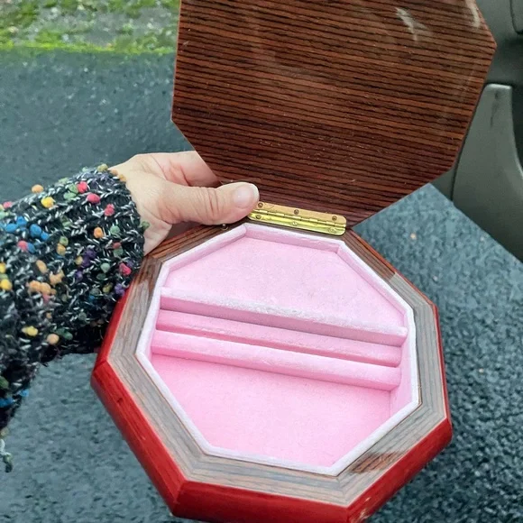 Vintage Italian Inlaid Octagonal Sorrento jewlery Musical box